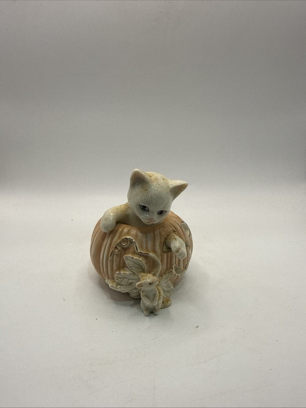 LENOX Cat in Pumpkin with Mouse Figurine *